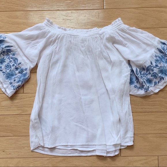 Hollister off the shoulder blouse - Picture 4 of 4